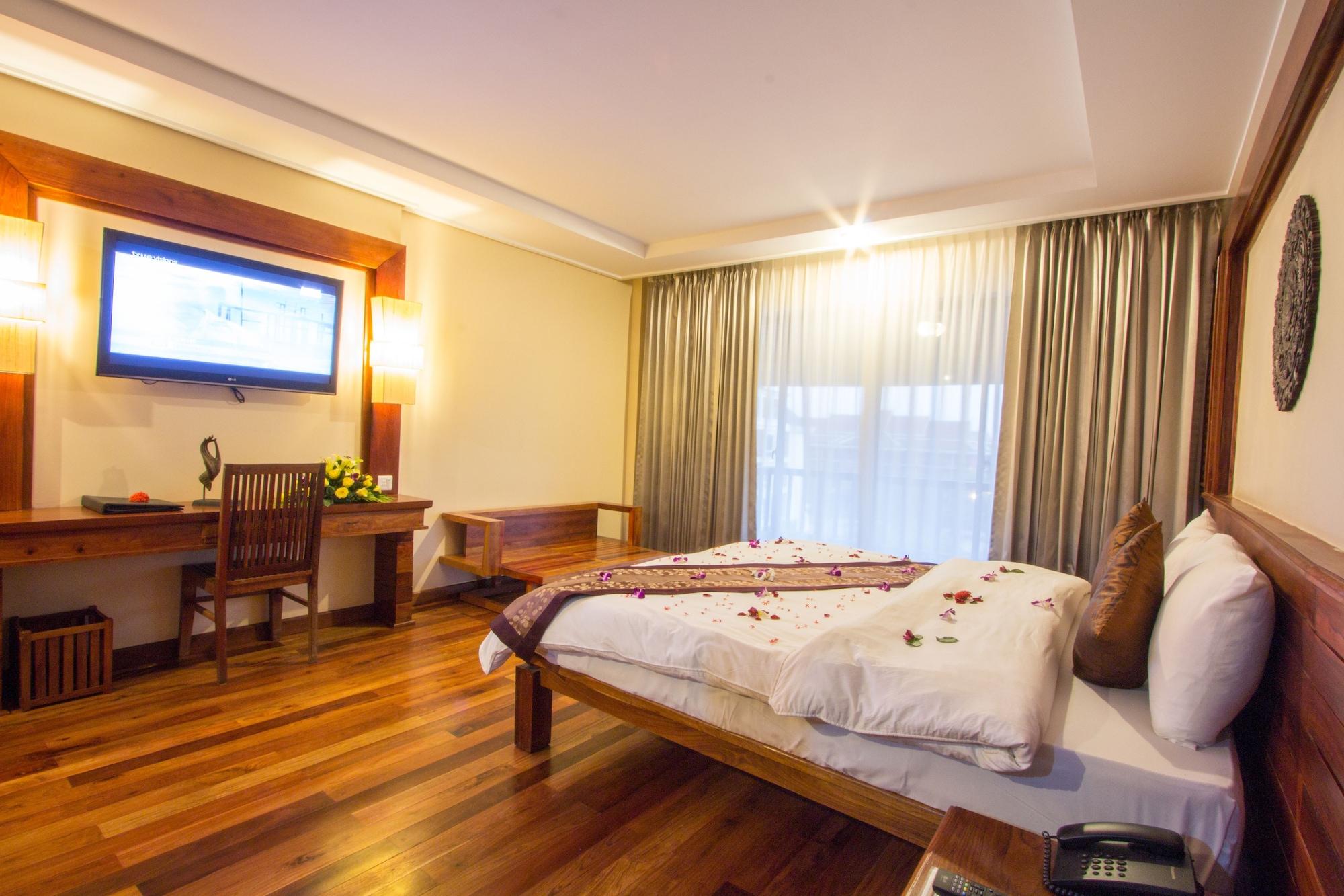 Royal Empire Premium Hotel Siem Reap Exterior foto