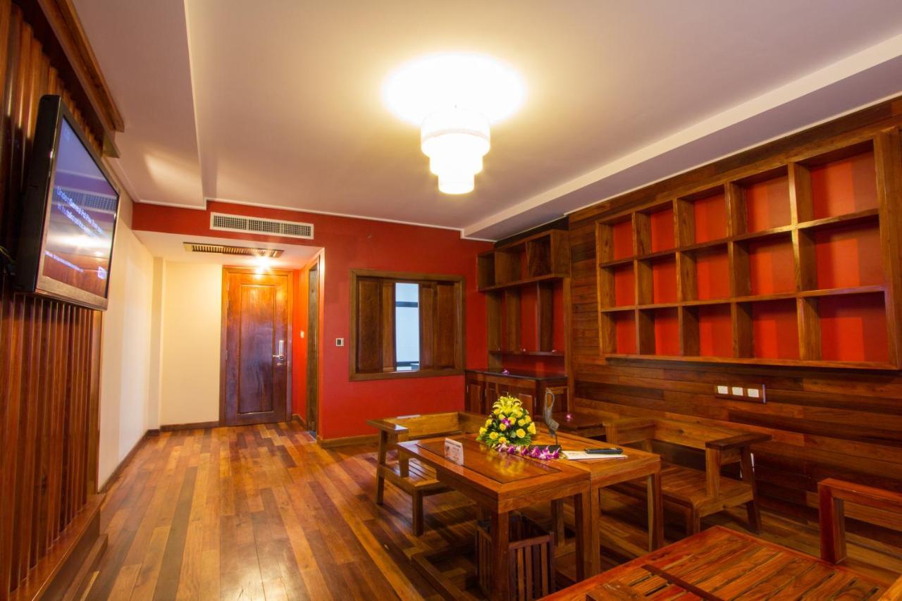 Royal Empire Premium Hotel Siem Reap Exterior foto