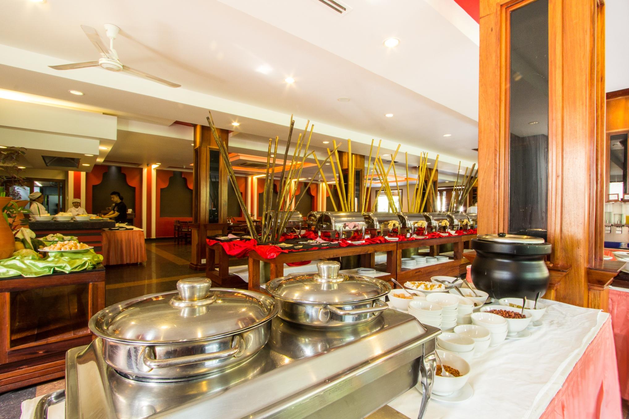 Royal Empire Premium Hotel Siem Reap Exterior foto