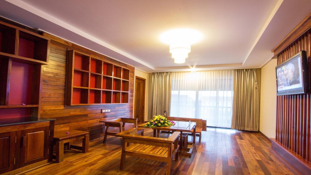 Royal Empire Premium Hotel Siem Reap Exterior foto