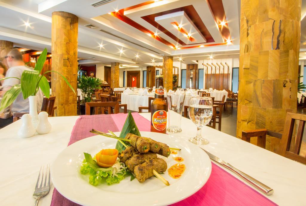 Royal Empire Premium Hotel Siem Reap Exterior foto
