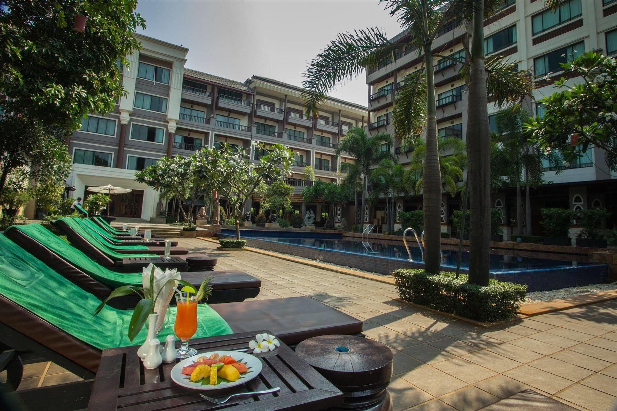Royal Empire Premium Hotel Siem Reap Exterior foto
